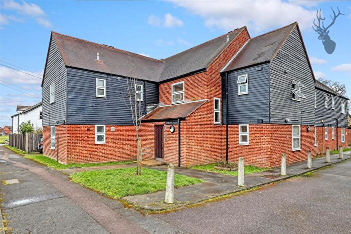Studio To Rent In Woburn Avenue, Theydon Bois, CM16