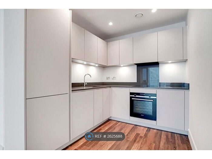 1 Bedroom Flat To Rent In Moulding Lane, London, SE14