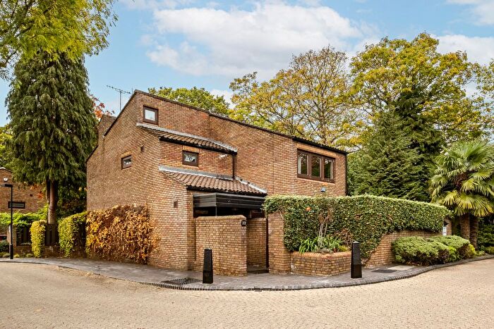 3 Bedroom Detached House For Sale In West Hill Park, London, N6