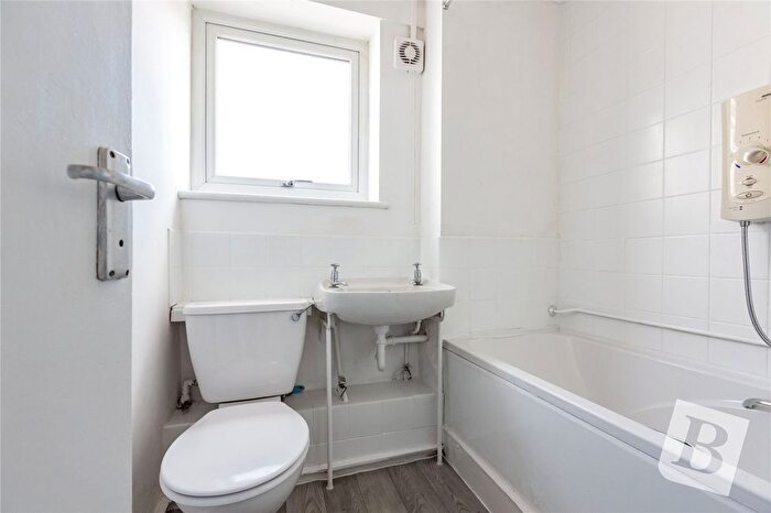3 Bedroom Terraced House For Sale In Saddleworth Square, Romford, RM3
