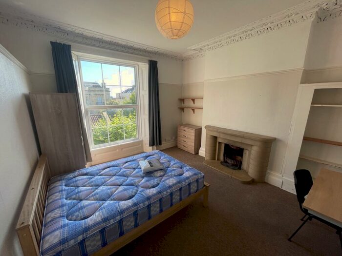 1 Bedroom Flat To Rent In Victoria Walk, Cotham, Bristol, BS6