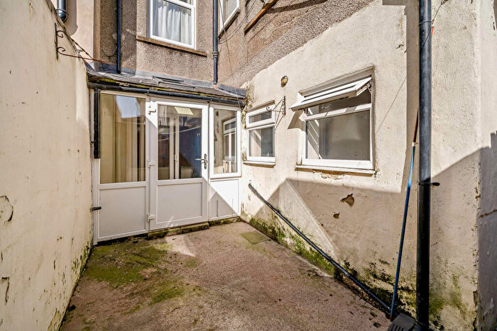 2 Bedroom Flat For Sale In Marine Road East, Morecambe, LA4