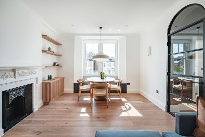2 Bedroom Flat To Rent In Arundel Mansions, Kelvedon Road, London, SW6