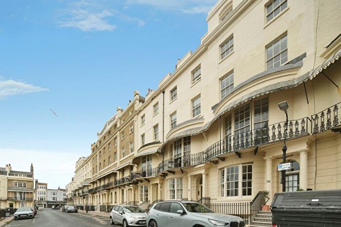 2 Bedroom Flat For Sale In Regency Square, Brighton, BN1
