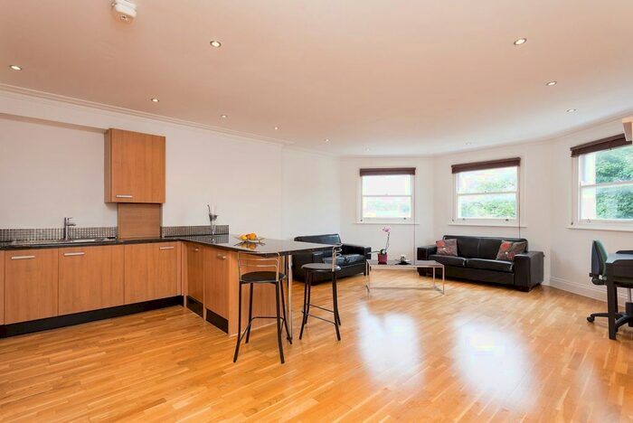 2 Bedroom Flat To Rent In Streatham High Road, London, SW16