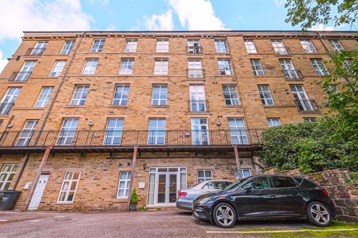 2 Bedroom Apartment For Sale In Gratrix Lane, Sowerby Bridge, HX6