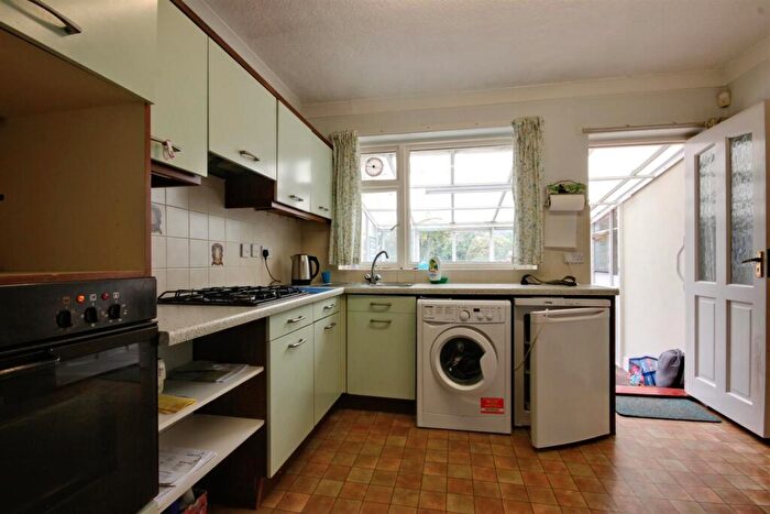 2 Bedroom Semi-Detached Bungalow For Sale In Oakdene, Cottingham, HU16