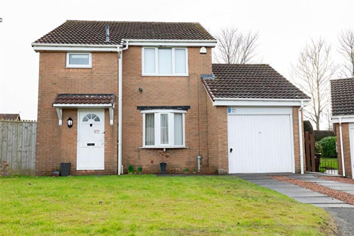 3 Bedroom Detached House For Sale In Oulton Close, Kenton, Newcastle Upon Tyne, NE5
