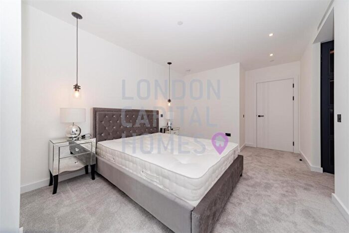 2 Bedroom Apartment To Rent In Merino Gardens, London, E1W