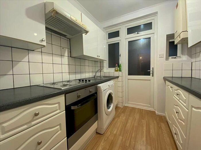 3 Bedroom Terraced House To Rent In Princes Avenue, London, NW9