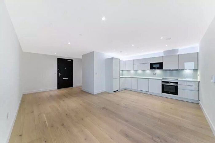 2 Bedroom Flat To Rent In Heritage Tower, East Ferry Road, London, E14