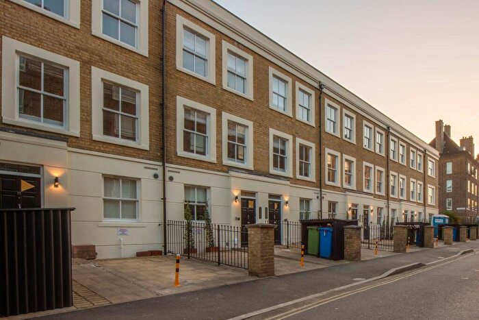 6 Bedroom Town House To Rent In Morecambe Street, Elephant & Castle, SE17