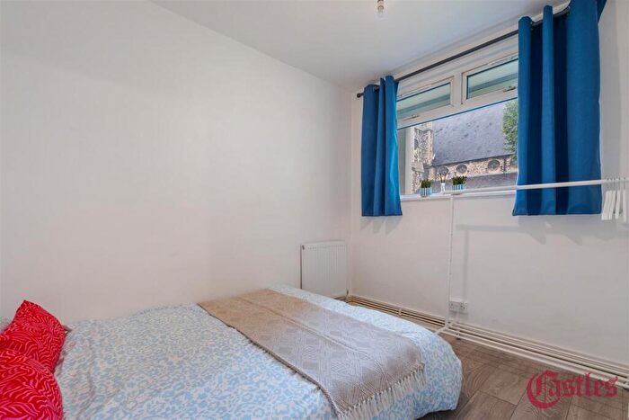 3 Bedroom Flat For Sale In Butfield House, Stevens Avenue, London, E9 - Photo 12
