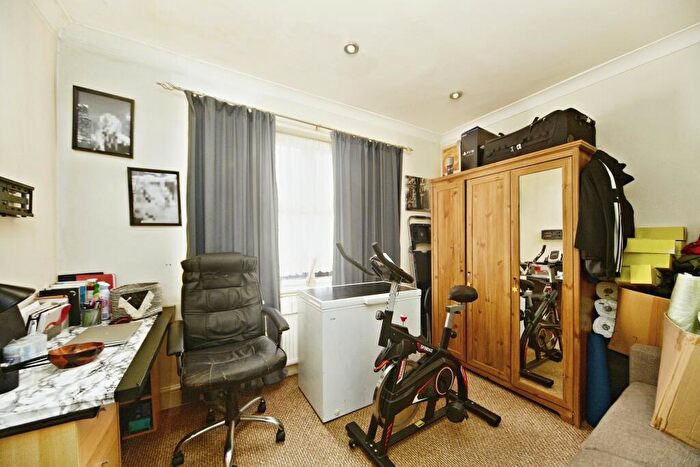 2 Bedroom End Of Terrace House For Sale In Harrisons Rise, Croydon, CR0
