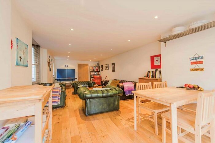 2 Bedroom Flat To Rent In Helix Road, London, SW2