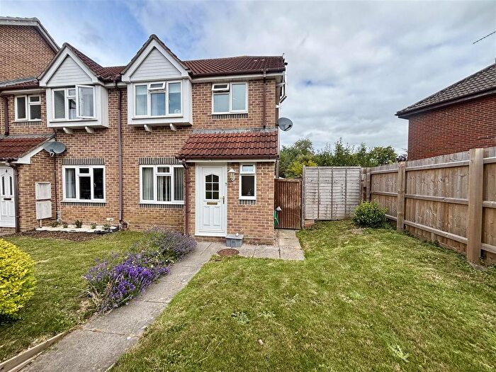 3 Bedroom End Of Terrace House For Sale In Campion Close, Wyke, SP8