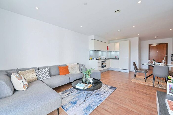 2 Bedroom Flat To Rent In Mawes House, Castle Square, London, Elephant And Castle, London, SE17