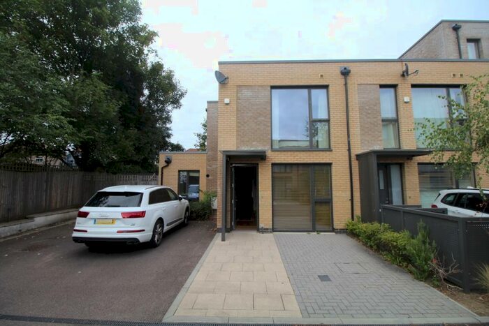 3 Bedroom End Of Terrace House To Rent In Storer Drive Welling, DA16