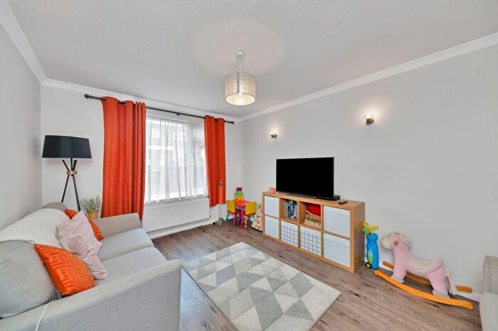 3 Bedroom End Of Terrace House For Sale In Burns Road, Royston, SG8