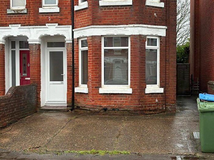 2 Bedroom Flat To Rent In Rampart Road, Southampton, Hampshire, SO18