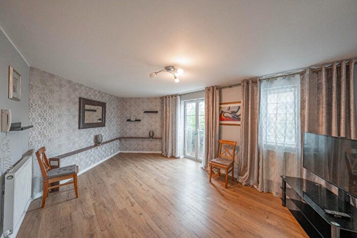 2 Bedroom Apartment For Sale In Sanderson Villas, St James Village, Gateshead, Tyne And Wear, NE8