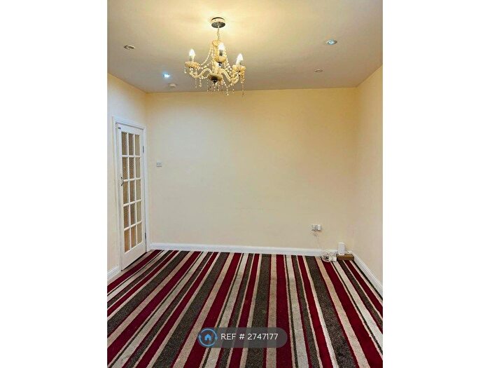 4 Bedroom End Of Terrace House To Rent In Lindisfarne Road, Dagenham, RM8