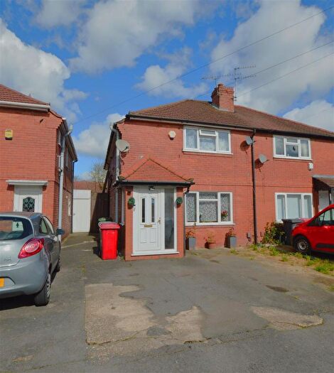 3 Bedroom Semi Detached House For Sale In Surrey Avenue, Slough, SL2