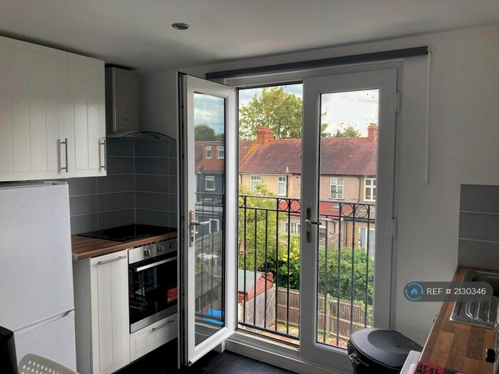 Studio To Rent In Bank Avenue, Mitcham, CR4