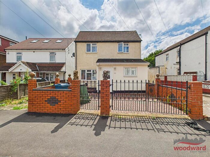 3 Bedroom Maisonette For Sale In Corbins Lane, Harrow, HA2