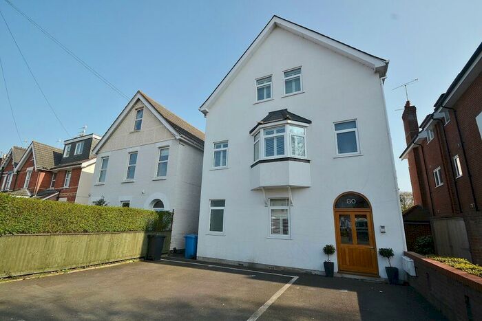 3 Bedroom Flat To Rent In Poole, BH15