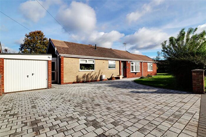 4 Bedroom Bungalow For Sale In Doncaster Road, Westwoodside, Lincolnshire, DN9
