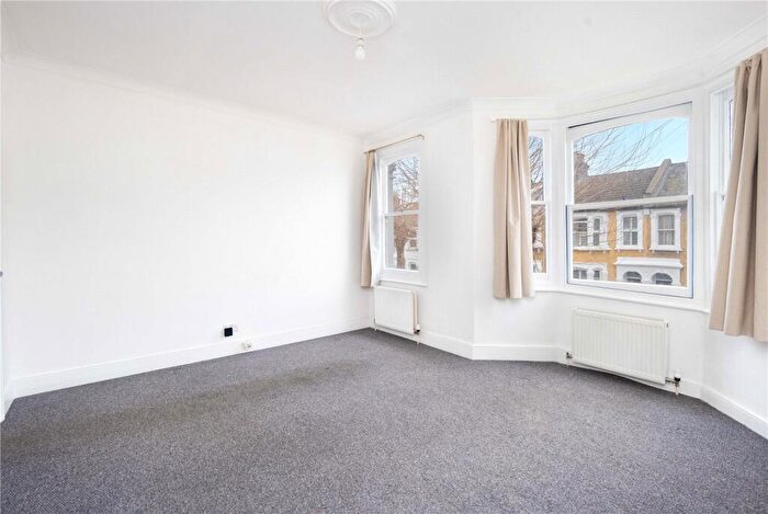 2 Bedroom Flat For Sale In Roding Road, Homerton, London, E5