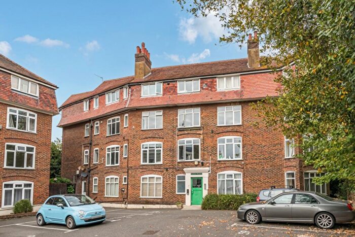 2 Bedroom Apartment To Rent In Grosvenor Mansions Bedford Place Area, SO15