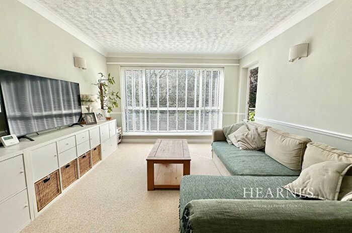 2 Bedroom Flat For Sale In Dean Park Road, Bournemouth, BH1