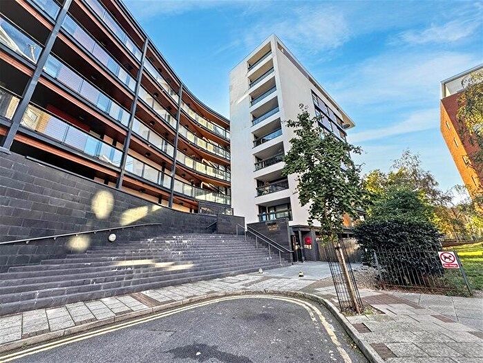 2 Bedroom Flat To Rent In Hallings Wharf Studios, Stratford, E15
