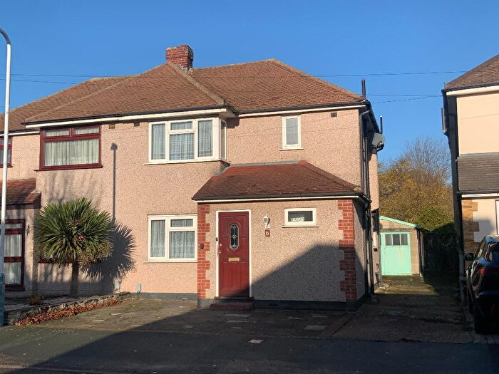3 Bedroom Semi Detached House For Sale In Lancaster Drive, Hornchurch, Essex, RM12