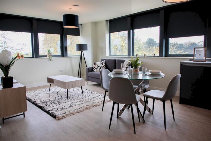 2 Bedroom Flat To Rent In - Birmingham Road, West Bromwich, B70