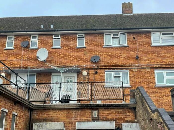 3 Bedroom Maisonette To Rent In The Crossway, Luton LU1