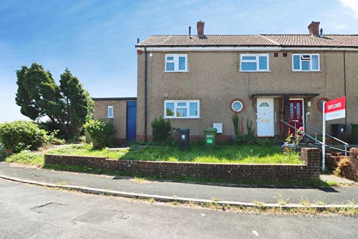 3 Bedroom Semi Detached House For Sale In Hunters Drive, Kingswood, Bristol, BS15