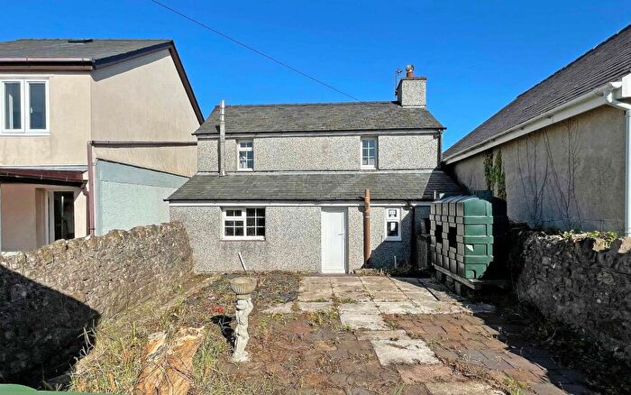 2 Bedroom Link Detached House For Sale In Brynsiencyn, Llanfairpwll, Isle Of Anglesey, LL61