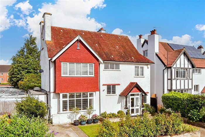 6 Bedroom Detached House For Sale In Elgin Road, Sutton, Surrey, SM1