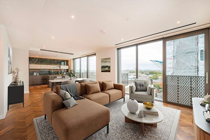 3 Bedroom Flat For Sale In Parkland Walk, Fulham, SW6