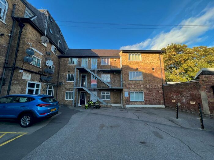 1 Bedroom Apartment To Rent In Brewery Road, Hoddesdon, EN11