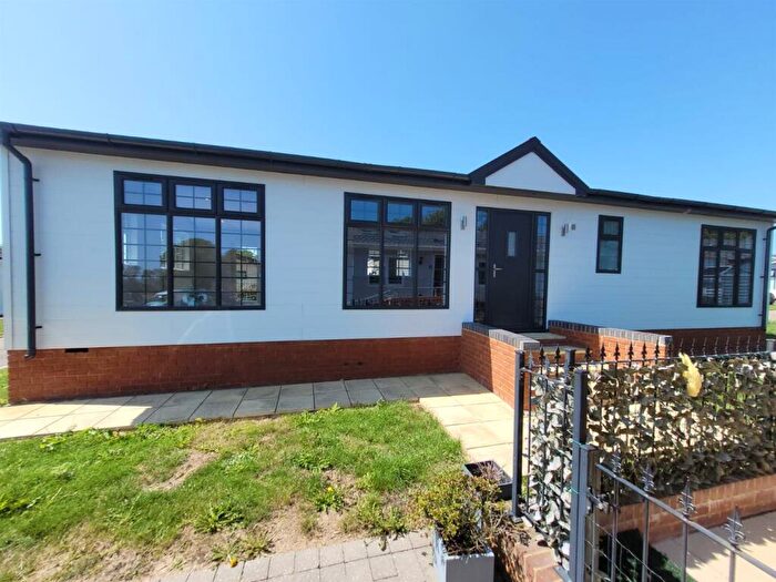 2 Bedroom Property For Sale In Coneyhurst Road, Billingshurst, RH14