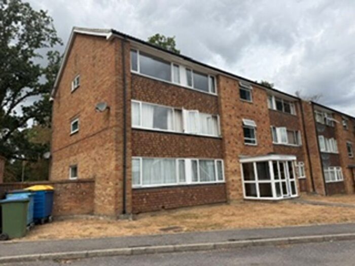 Studio For Sale In Frogmore Court, Blackwater, Camberley, GU17
