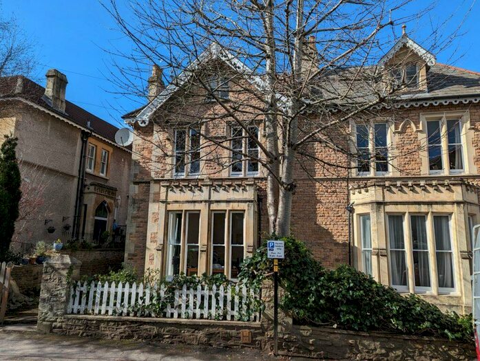 2 Bedroom Flat To Rent In Trelawney Road &#; Garden Flat &#;, BS6