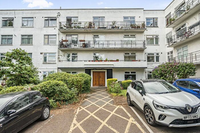 3 Bedroom Flat To Rent In Taymount Rise, Forest Hill, London, SE23