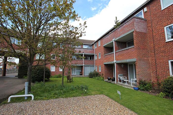 2 Bedroom Flat For Sale In Fairlawns, Newmarket, CB8