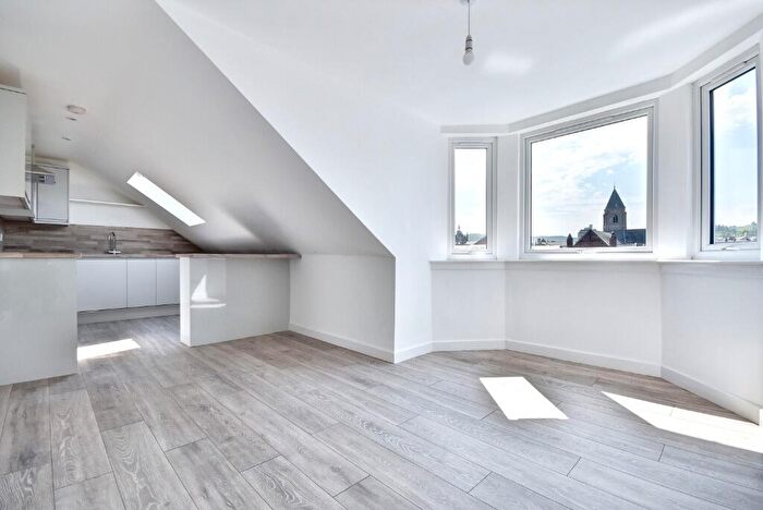 3 Bedroom Flat To Rent In West Blackhall Street, Inverclyde, Greenock, PA15