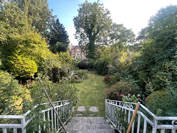 3 Bedroom Flat To Rent In Canfield Gardens, South Hampstead, London, NW6